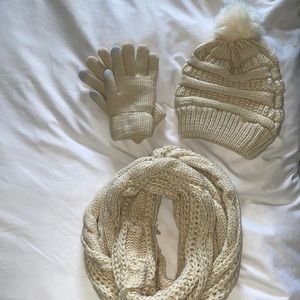 3 piece winter accessories! Hat, gloves, & a scarf!